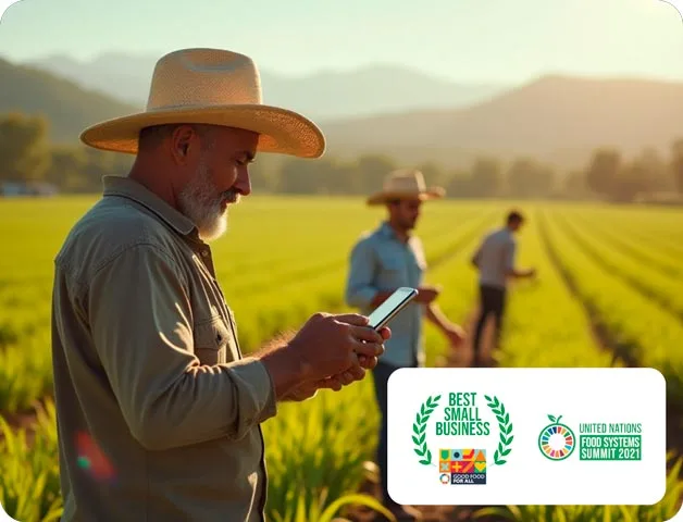 Productor usando la plataforma en el campo, con los sellos Best Small Business y United Nations Food Systems Summit 2021